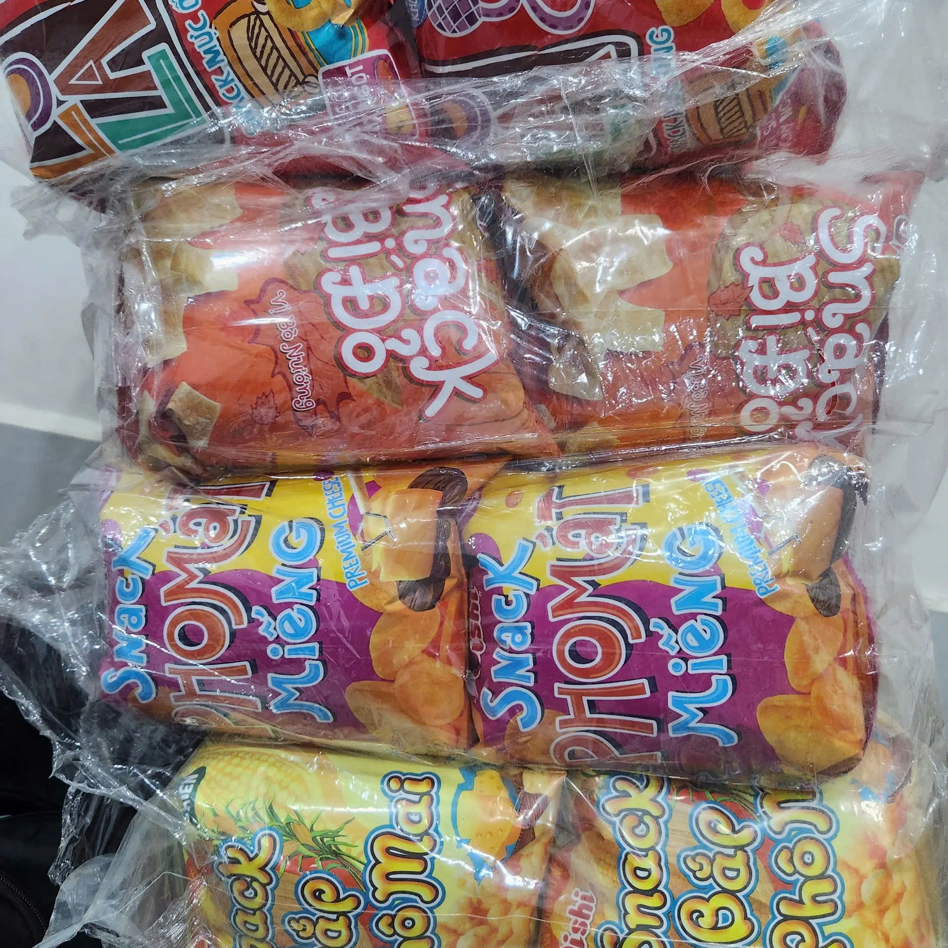 Combo 10 gói snack bim bim Oishi 32gr (Phomat/Tôm miếng/Cà chua/Hành/Bắp/Khoai tây/Mực ống/Bí đỏ/Bắp ngọt)
