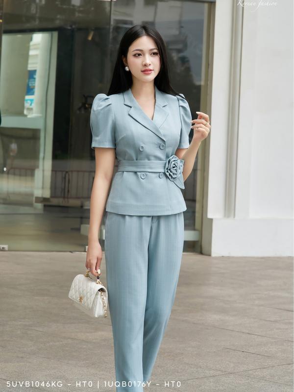 Áo Vest Nữ UNIVTH Ngắn Tay Kèm Đai Hoa Sang Trọng 5UVB1046KG 2