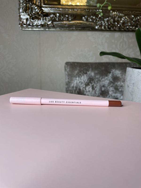 Lux Beauty Lipliner 2