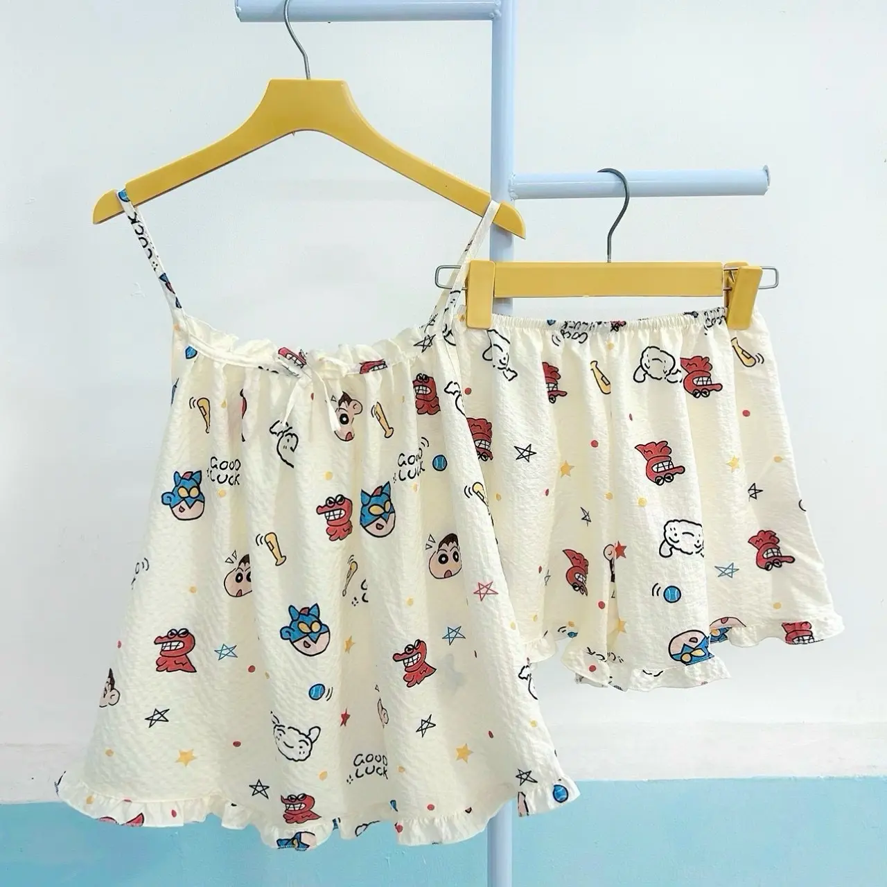 Đồ ngủ hai đây quần ngủ áo ngủ chất liệu vải đũi mềm mát kiểu dáng hai dây họa tiết dể thương bọn mùa