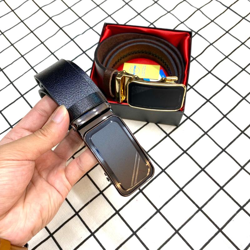 Thắt lưng da trâu miếng, da trâu thô khoá hợp kim đúc tự động, kiểu dáng trẻ trung thời trang.