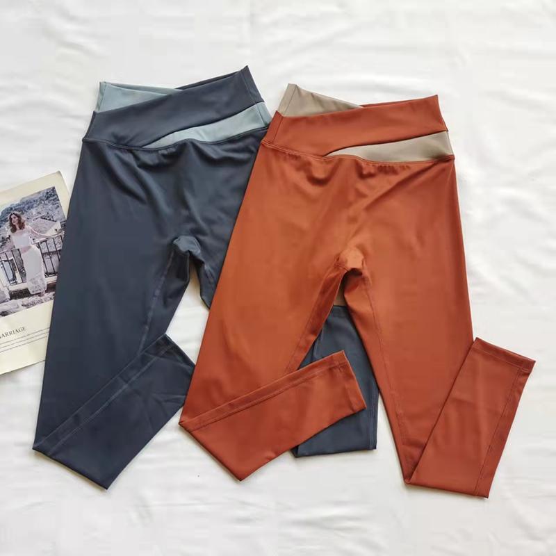 Product Introduction of Bộ đồ Tập Gym, Tập Thể Dục dành cho nữ S049. Set đồ 2 món gồm áo croptop có sẵn mút đệm và quần dài mặc tôn dáng. 10