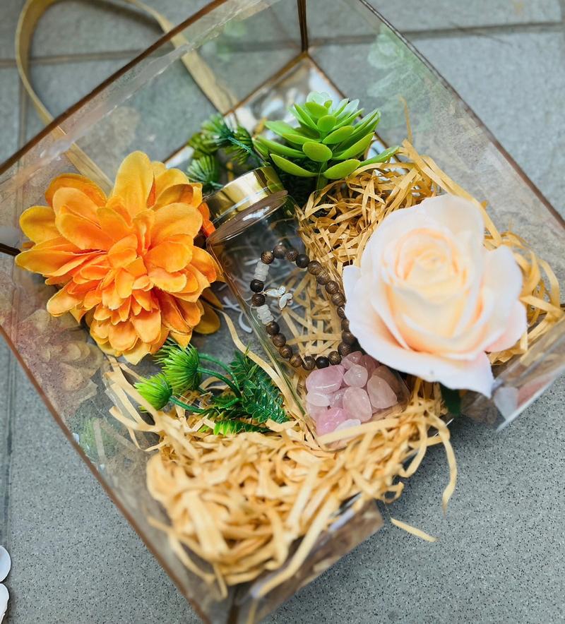 Product Introduction of Set Quà Tặng Sang Trọng: , Nến Thơm, Đá Thạch Anh Hồng - Món Quà Tinh Tế Cho Phái Đẹp"(Vỏ Không Hộp) 2