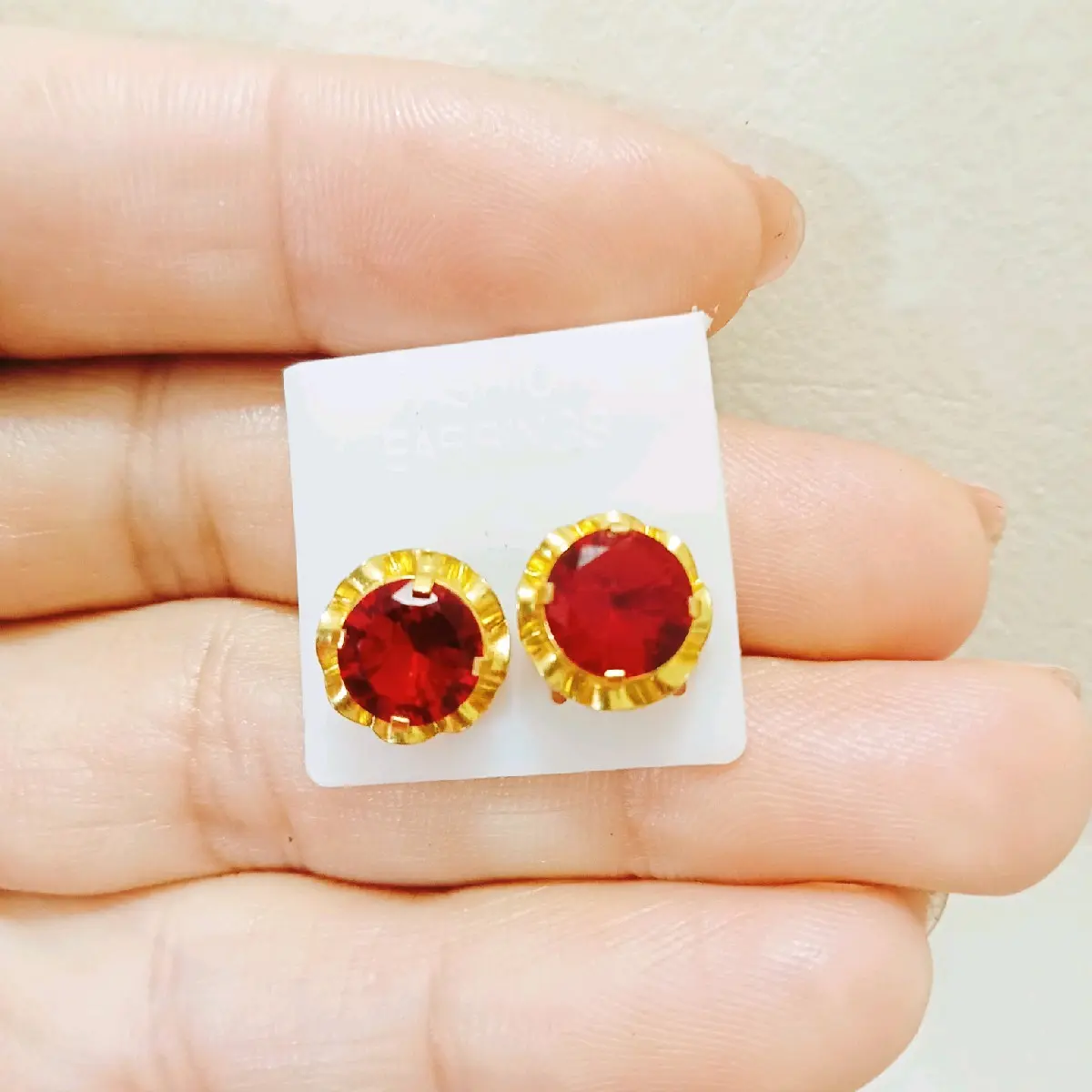 bông tai nụ đá nhỏ xinh