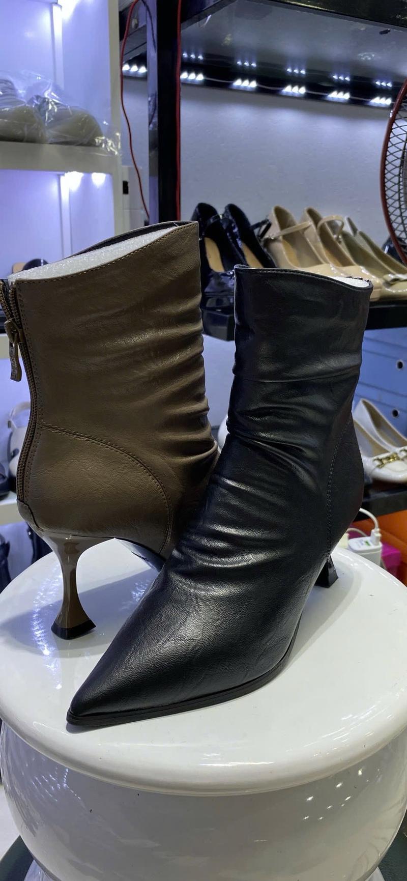 Product Introduction of [Thắm toản shoes] bốt da ngắn ,quảng châu cao cấp mã 2861-2gót nhọn cao 6 cm phom 1.5 da nhăn lỳ 6