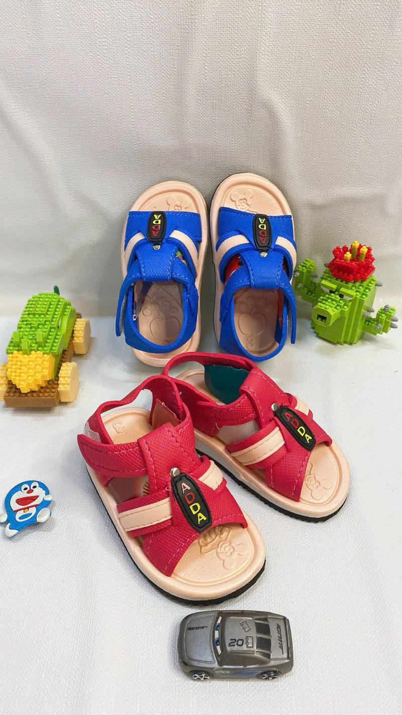 Product Introduction of COMBO 2 ĐÔI SANDAL KÈN ADDA TẬP ĐI CHO BÉ XỐP SIÊU NHẸ QUAI DÁN MẶT TẨY CÓ 3 MÀU NÂU XANH ĐỎ 2