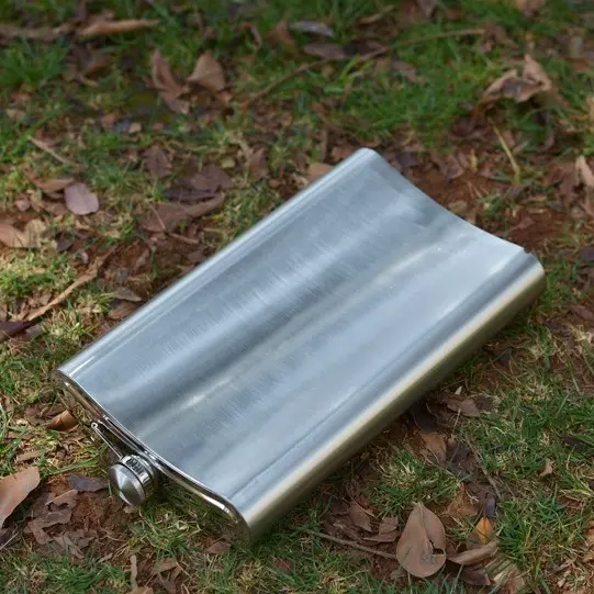 Bình inox đựng rươu 2L bao da cá tính không logo 3