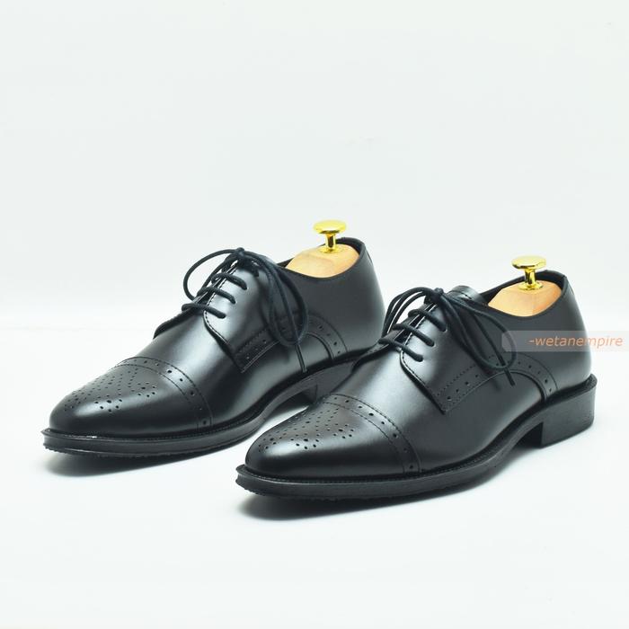 Gambar Sepatu Pantofel Kerja Pria WETAN Swetadwipa 2 Model Derby Shoes Brogue Style - Hitam dari Wetan Store Kab. Bandung Tokopedia