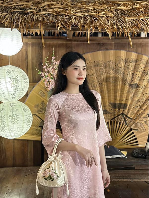 Áo Dài gấm cổ tròn cúc bọc tay loe, áo dài cách tân dáng xuông 4