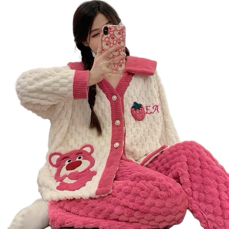 [BIG SIZE] Bộ Nỉ Bông Hoạ Tiết Gấu Dâu,Set Bộ Ngủ Bông San Hô Cổ Bẻ Hình Gấu Cute Mềm Ấm  Áo Nữ