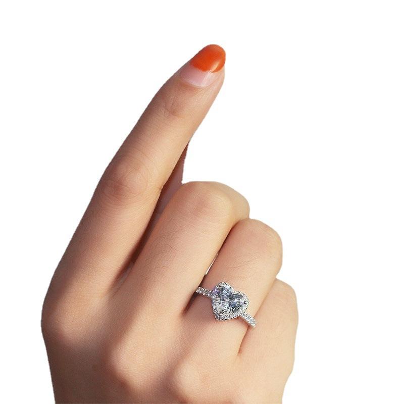 Product Introduction of New Hot Selling Fashion Creative Love Zircon Ring Valentine's Day Gift Couple Heart-shaped Ring 5