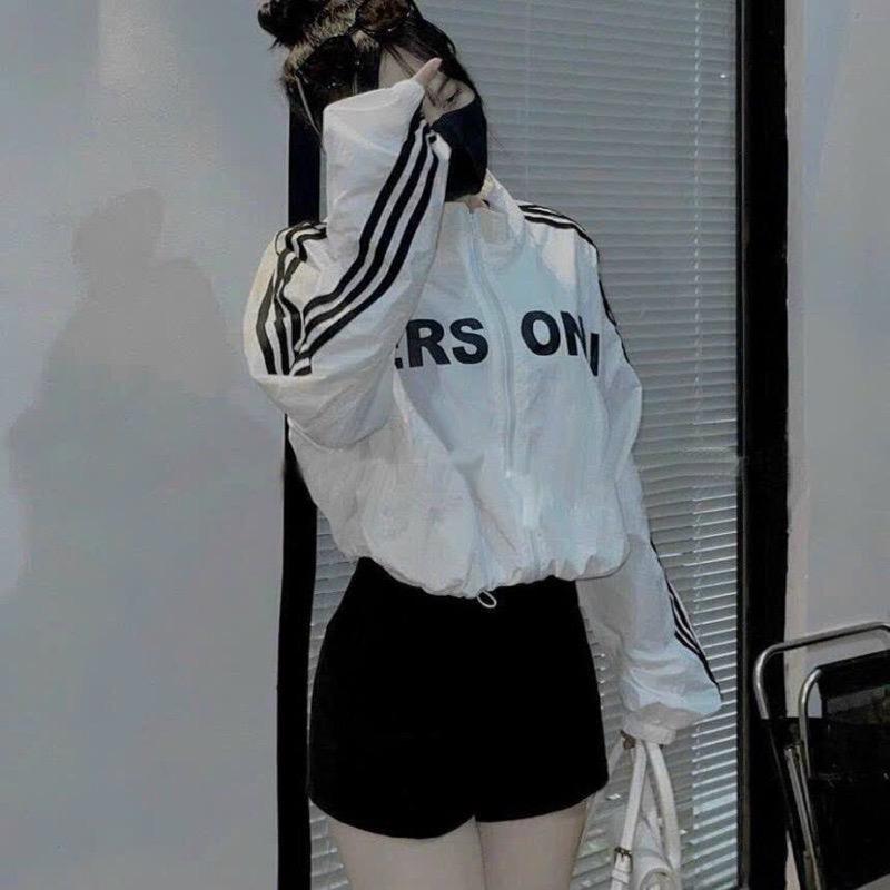 AK16_Áo Khoác Dù Nữ 2 Lớp Croptop Có Rút Dây Eo_Tay Áo Phối Sọc Tay May Đắp Vải Sịn Sò_Chất Dù Dày Dặn Có 1 Lớp Lót Trong Mang Mát Women Đen