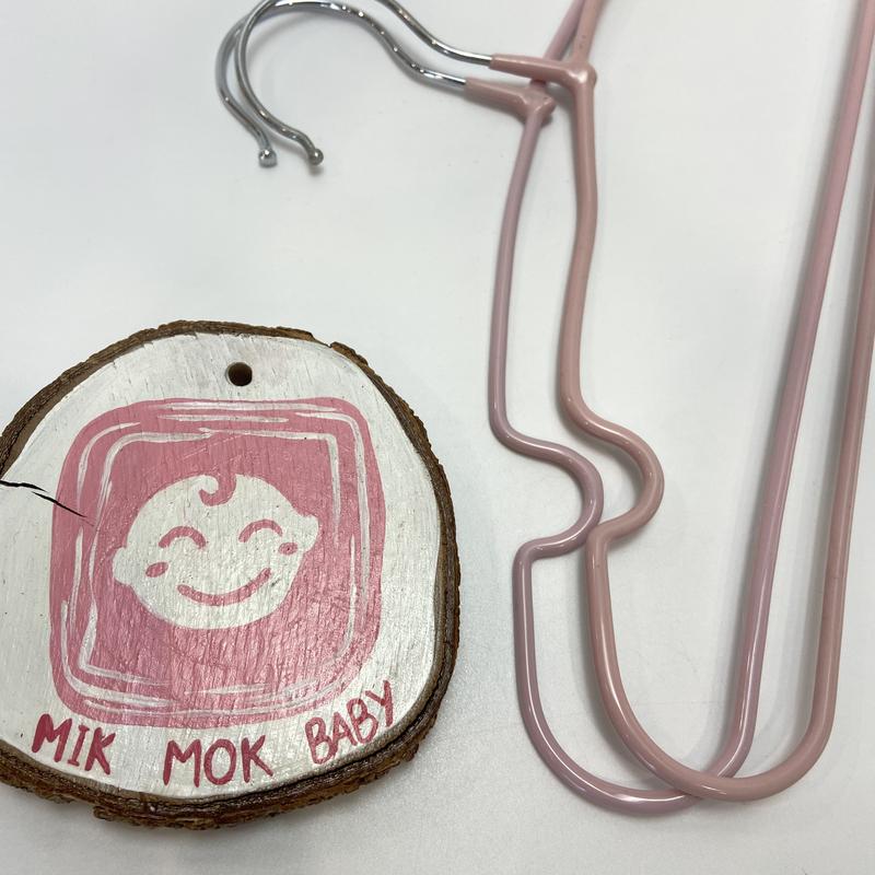 Móc quần áo trẻ em Holla, móc treo có sẵn,2 màu,1 set 5c hàng chính hãng 2