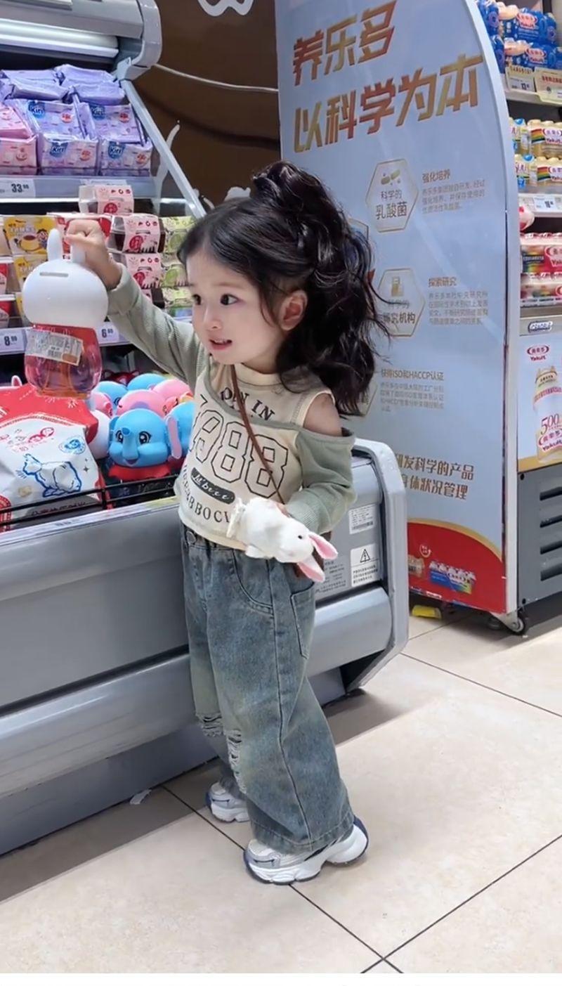 Product Introduction of Korean Children's Clothing Girls' Long Sleeve T-Shirt Spring Stylish Baby Girl Letter Fashion T-Shirt Children's Fake Two-Piece Top 2