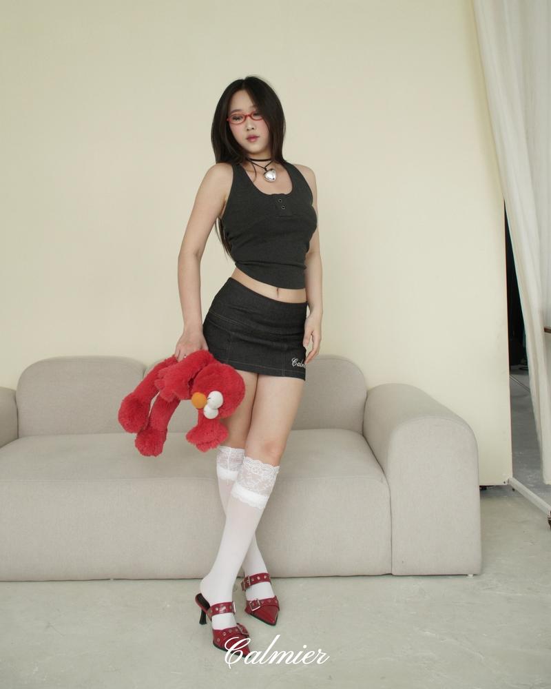 Product Introduction of CALMIER Áo Tank Top Nữ Phối Nút Thêu Chữ Nổi - POISON TOP 6