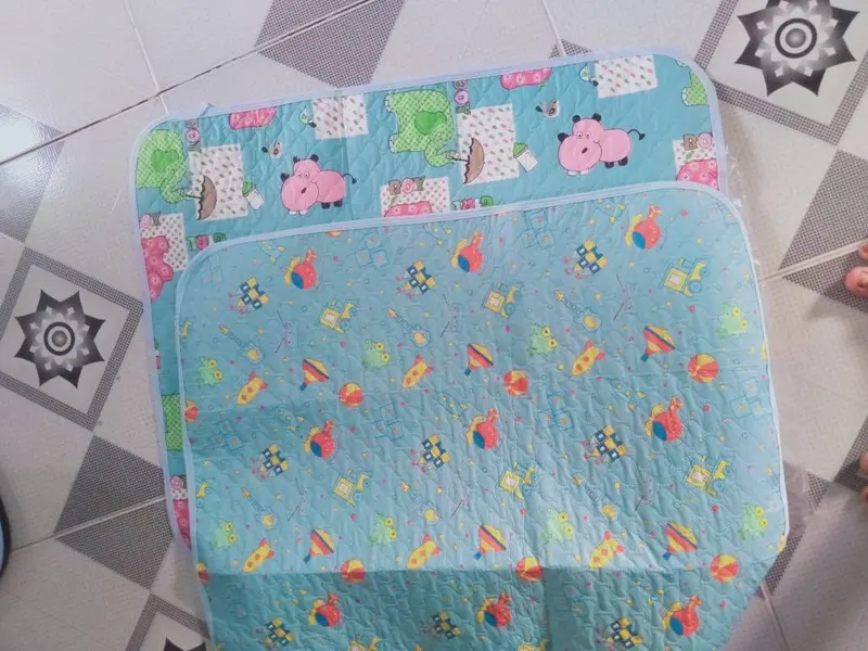 Miếng lót chống thấm, chiếu nhựa lót chống thấm cho bé, kích thước 48 x 65 6