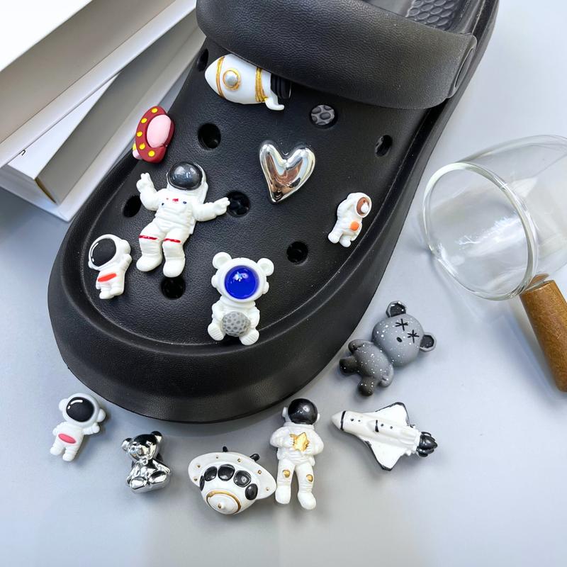 Sticker, Charm 3D chủ đề kẻ du hành bán lẻ Gamo gắn Dép , Dép Sục, Cá Sấu JB-177 4