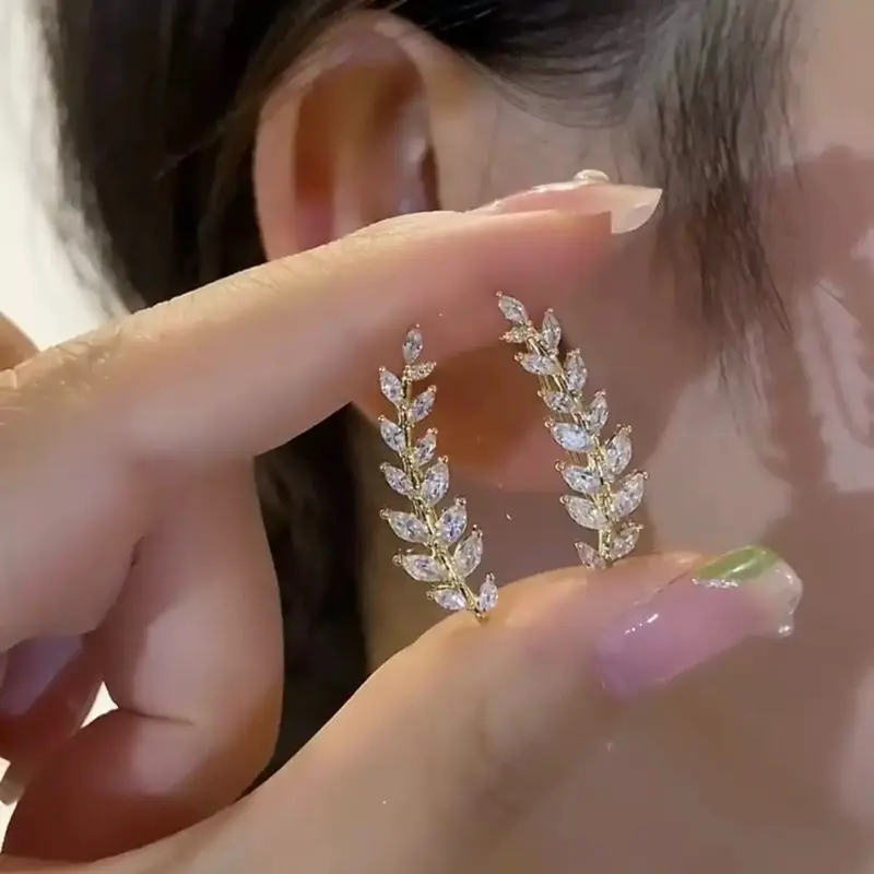 Anting Lusiana Tusuk Letter Dengan Hiasan Bunga Titanium Steel Model Korea Bentuk Simpel dan Elegant Anti Karat dan Anti Luntur 4