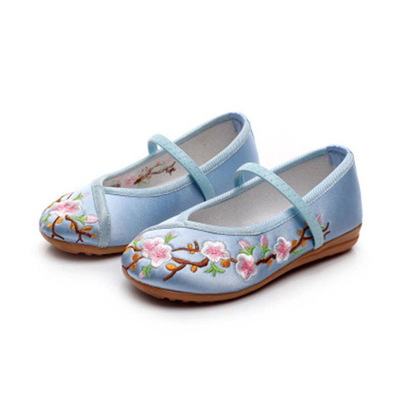 Product Introduction of 2025 Children's Embroidered Shoes Hanfu Shoes Women's Traditional Cloth Shoes New Girls' Performance Dance Shoes Chinese Style 11