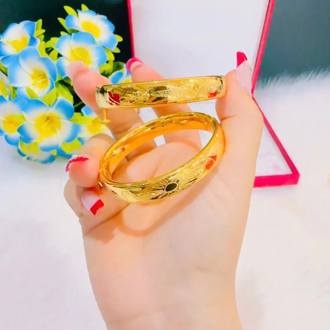 Vòng tay cô dâu mạ vàng dành cho đám cưới vòng 2 chỉ