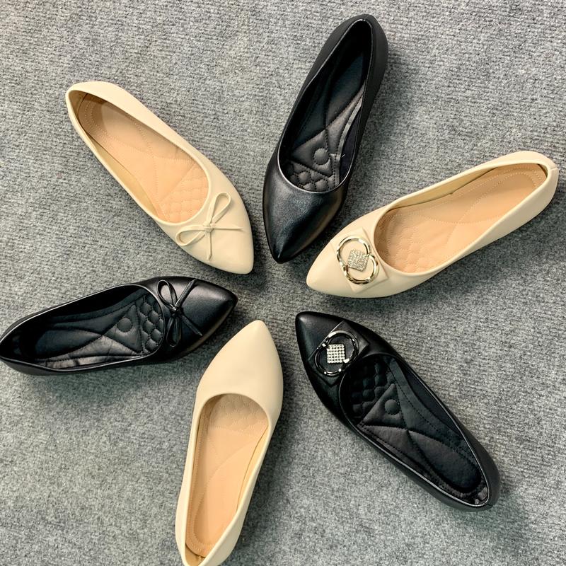 Giày bệt mũi nhọn Có trơn ( không hoạ tiết ), có loại nơ, có loại mác  với size từ 35 Đến 42