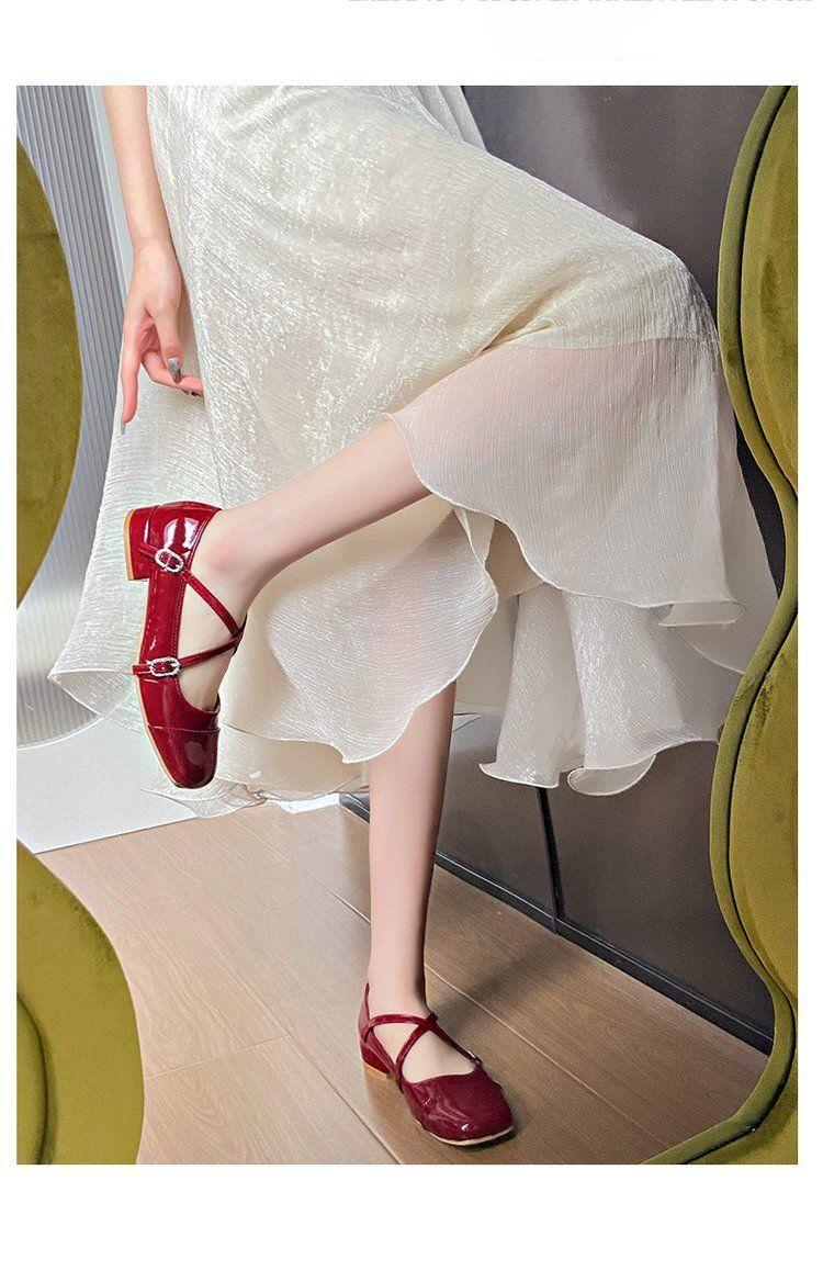Product Introduction of French Style Silver Fairy Style Pumps Female 2025 Autumn New Retro Inner Match Match Skirt Mary Jane Shoes 3