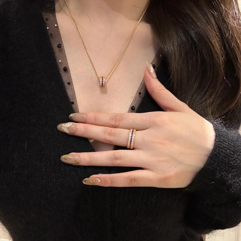 Product Introduction of Light Luxury High-Grade Mid-Ancient Style Color Inlaid Ruby Three-Row Drill Ring Necklace Fashion Luxury Elegant Outfit 3
