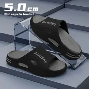 Sandal pria terbaru  gaya Korea nyaman karet tahan aus anti-selip Sendal Pria keren