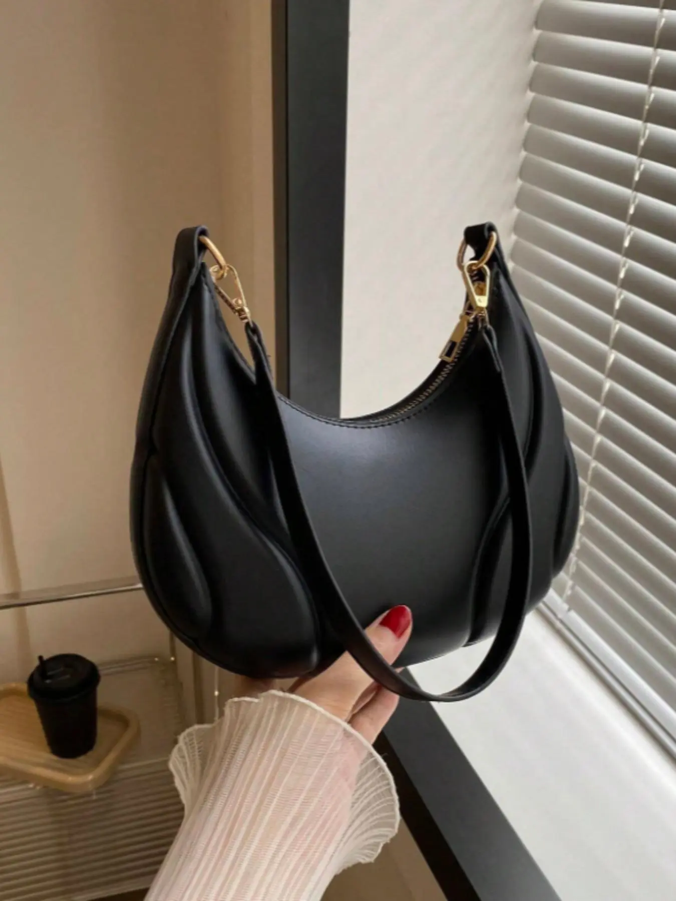 Women's Fashionable Solid Color Half Moon Bag, New Fashionable Niche Underarm Bag, Versatile Shoulder Bag for Daily Use