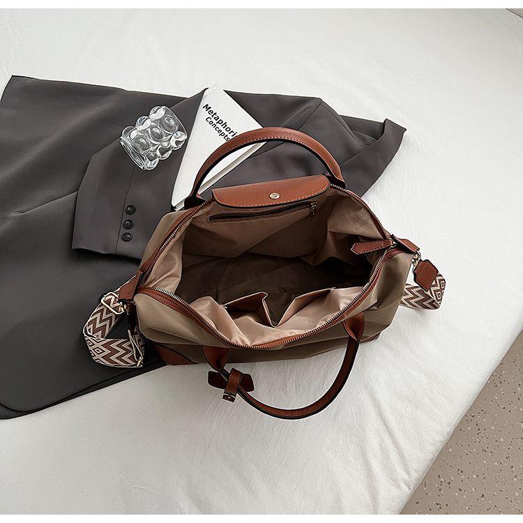 Product Introduction of Nylon Cloth Large Capacity Portable Tote Bag 2025 Spring and Summer New Shoulder Gym Bag Lightweight Commuter Crossbody Bag 10