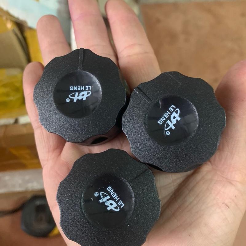 Núm nhựa vạch chia của chỉnh nhiệt của bếp chiên nhúng điện của nồi phở . Núm 110° 120° 200° 300° 320° 1