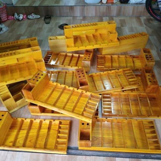 Khay gỗ đựng tông đơ kéo lược cữ trong tiệm tóc nam barrbe [mẫu mới 25x62cm]gỗ thông màu loang cháy Treo Tường hoặc để bàn 5