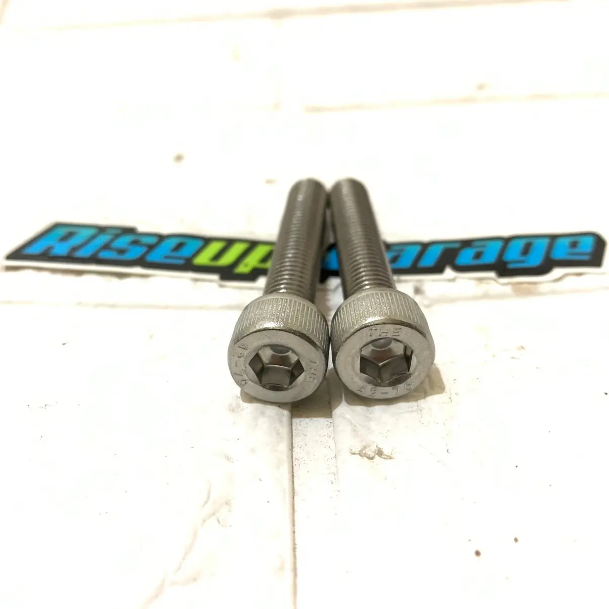 Baut L stainless behel belakang Fizr F1zr