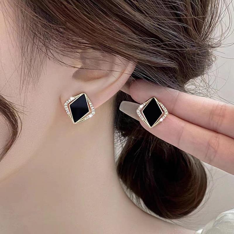 Product Introduction of Hoa Tai Lạnh Lùng Tinh Tế Thiết Kế Độc Đáo Hoa Tai, Hàng Mới Về, Màu Đen, Khuyên Bông Khuyên Tai Đinh Tán Hình Thoi Cao Cấp Thanh Lịch, Năm 2024 0