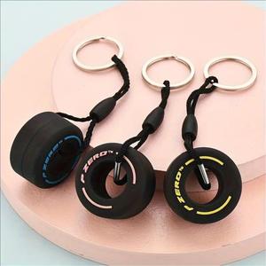 Llavero de hule blando con temática de carreras, diseño de llanta de coche, accesorios de decoración interior de coche, accesorio perfecto y regalo para fanáticos del deporte