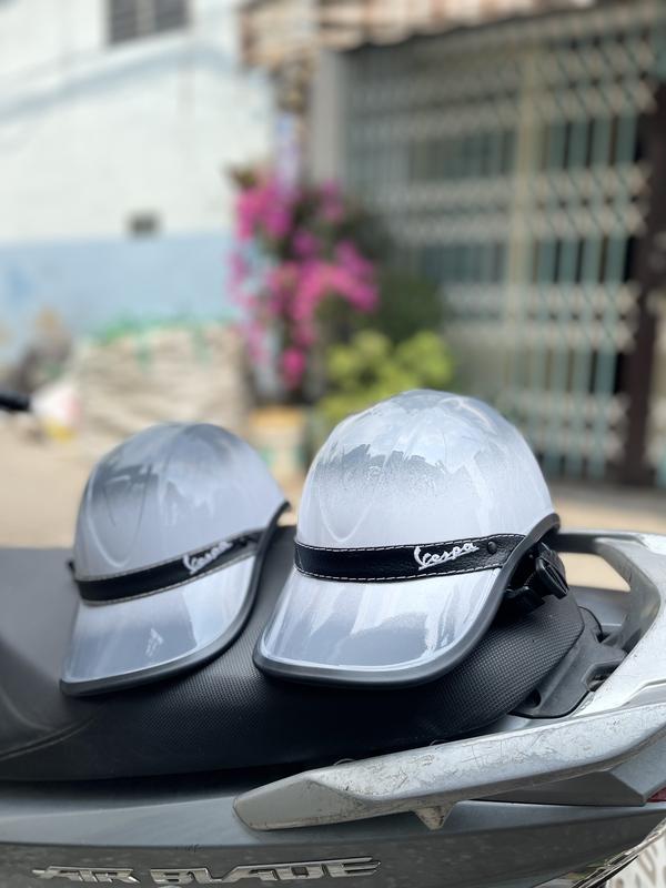 nón bảo hiểm kết hai màu vespa nam không khoét lỗ