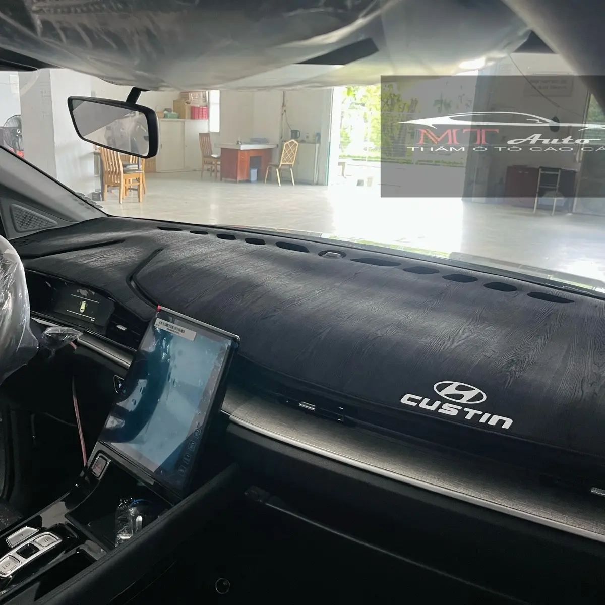 Thảm taplo Hyundai Custin 2023-2024