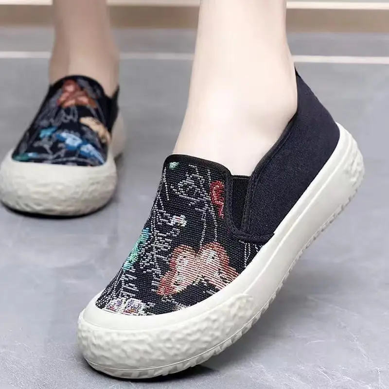 Giày Lười Vải Bố, Giày Lười, Thời Trang, Giày Vải Nữ, Thêu, Thoáng Khí, Cổ Thấp, Hàng Mới Về Mùa Lò Xo 2024 Shoes