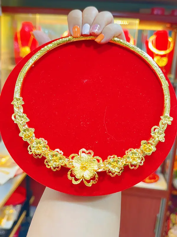 Kiềng cưới chạm hoa mai chuẩn màu 24.k cao cấp K025 2