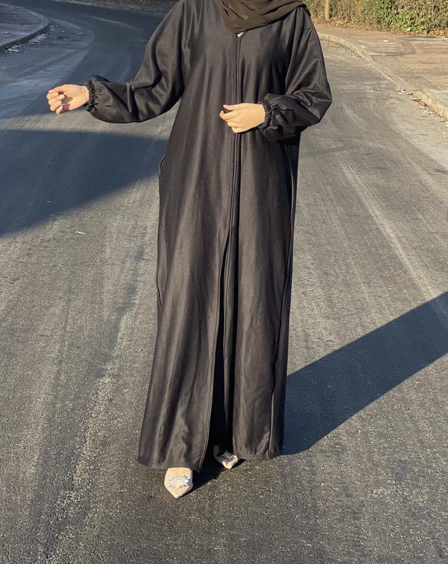 RIBBED ABAYA WITH PUFFED SLEEVES 3