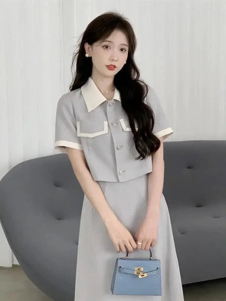 Set Áo Croptop Cổ Sơ Mi Bẻ Tay Ngắn Chạy Viền Xinh Xắn Phối Chân Vay Chữ A Dáng Dài Phong Cách Dịu Dàng, Lịch Sự Sang Trọng ME0W STORE