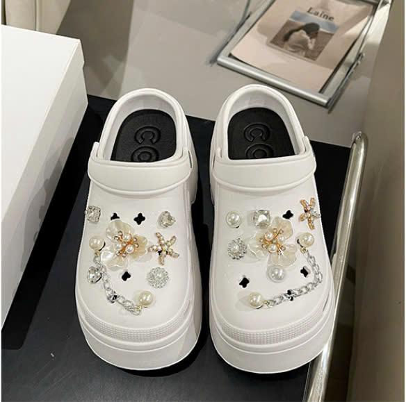Dép Sục Nữ Cross Chất Liệu Eva Đế Cao 7 cm Dép SanDal Nữ Có Quai Hậu Dễ Đi , Êm Chân , Thoải Mái Kèm Sticker Dễ Thương 3