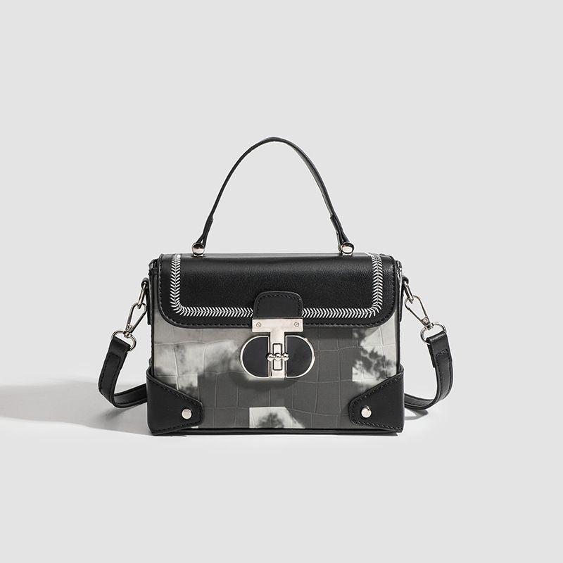 SIZE:20X13X8   Xinyi Bag Mẫu tết Túi Cốp Nữ Đeo Chéo Dạng Hộp Dây Da Xinh Xắn Đi Chơi Đi Làm Phong Cách Thời Trang Quảng Châu Bag Len