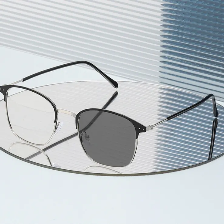 Kacamata Lensa Photoctomic + Anti radiasi model Kotak Pria Wanita Frame Besi Alloy Photoctomic Eyewear Glasses Photocromic 3