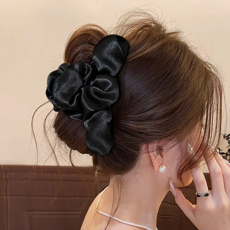 High-End Wrinkled Satin Large Hair Claw for Women 2025 New Cloud Hair Clip Back of Head Shark Clip Hair Accessory Clip