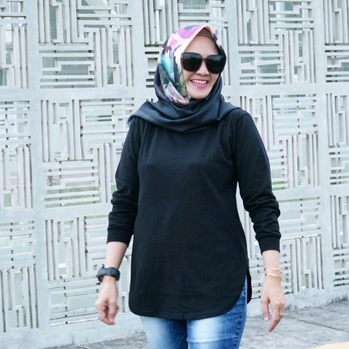 Kaos Polos Oval Perempuan Berhijab - Model Santai Hitam - Combed Katun Nyaman 2