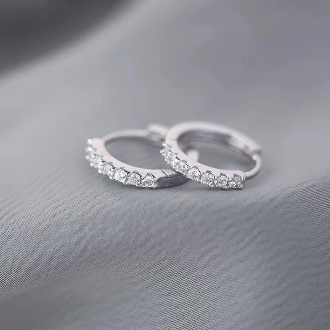 [017] Bông tai vòng tàu đá chất liệu bạc Solsilver