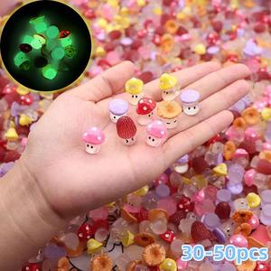 Random Color Cute Mini Mushroom Shaped Resin Ornaments, 30/50pcs Luminous Miniature Mushroom Decoration, Fish Tank Decoration, Christmas Gift, Figurine, Stocking Fillers
