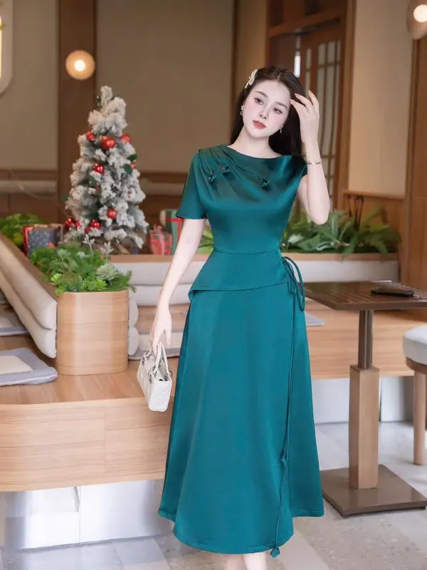 Xu hướng 2025 váy thiết kế cổ tròn phối chân váy chất liệu Lụa Hàn mềm mịn tạo cảm giác thoải mái 7