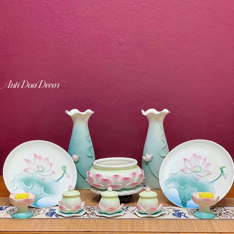 Bộ Thờ Cúng Bằng Gốm Hoạ Tiết Hoa Sen, Lư Hương, Bình Hoa, Đĩa, Chum Nước, Đế Nến
